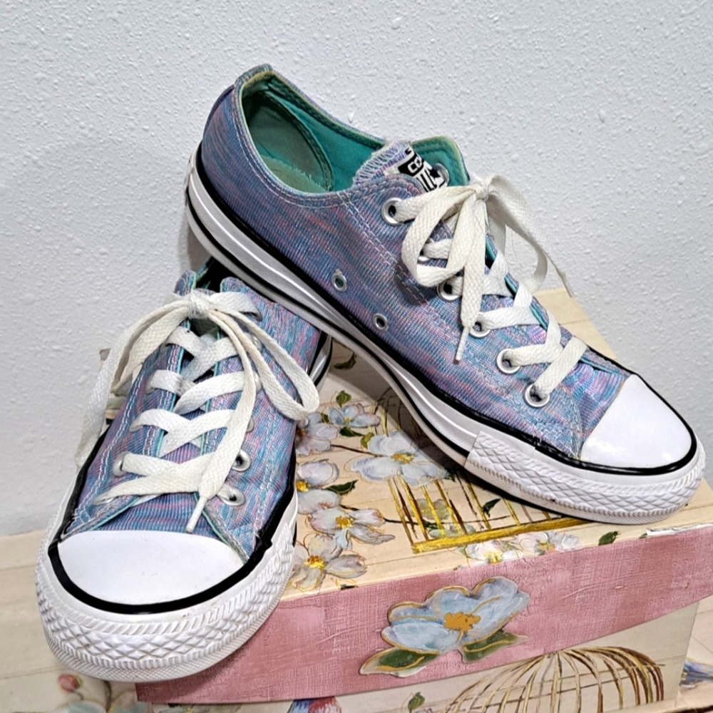 Womens Converse Sz. 8